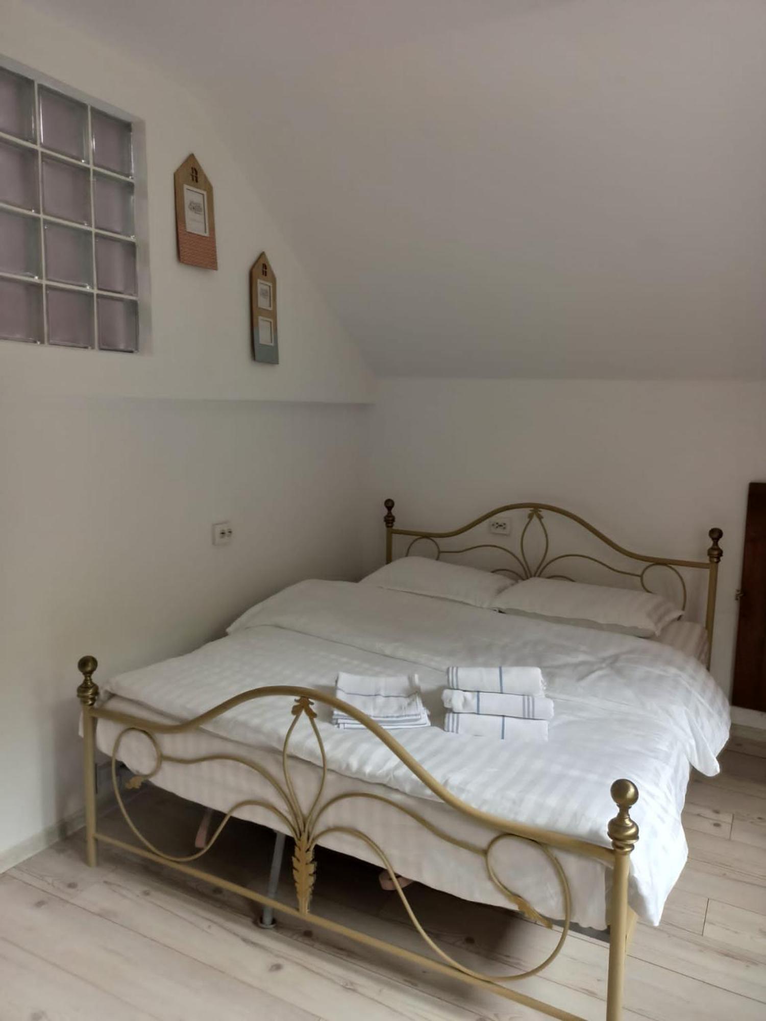 Casandi Ciresu Cameră foto